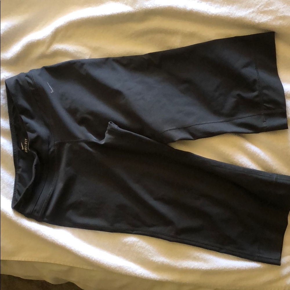 Nike woman small Capri running pant